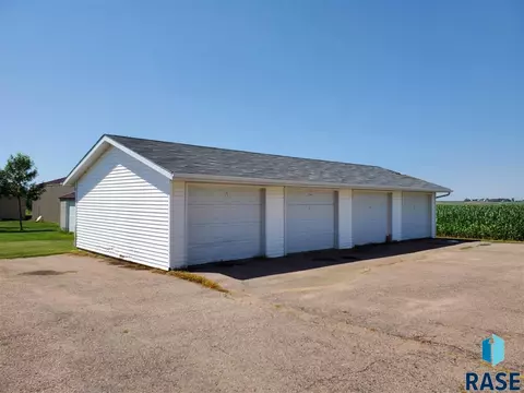 106 N Park Ave, Colton, SD 57018 photo 2