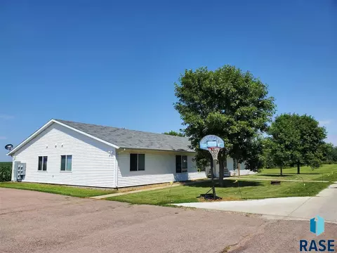 106 N Park Ave, Colton, SD 57018 photo 1