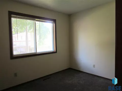 709 W Mcclellan St, Sioux Falls, SD 57104 photo 8