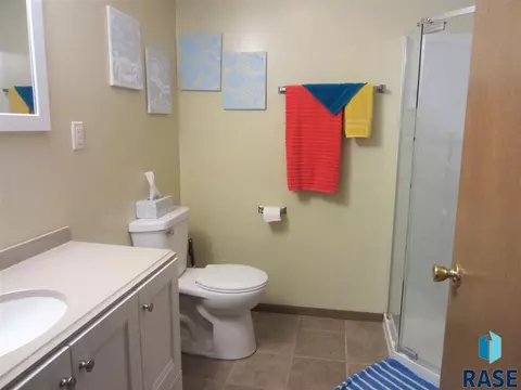 709 W Mcclellan St, Sioux Falls, SD 57104 photo 12