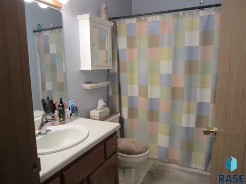 709 W Mcclellan St, Sioux Falls, SD 57104 photo 6
