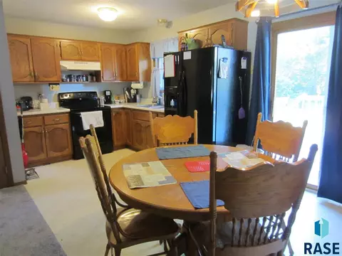 709 W Mcclellan St, Sioux Falls, SD 57104 photo 4