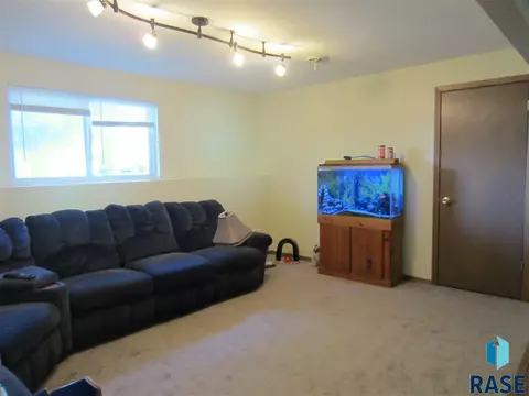 709 W Mcclellan St, Sioux Falls, SD 57104 photo 10