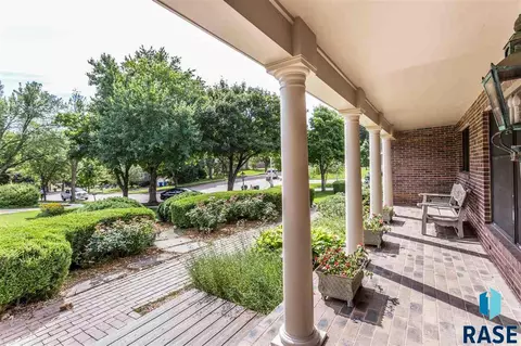 2020 Elizabeth Dr, Sioux Falls, SD 57103 photo 4