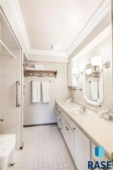 2020 Elizabeth Dr, Sioux Falls, SD 57103 photo 17
