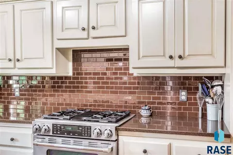 2020 Elizabeth Dr, Sioux Falls, SD 57103 photo 11