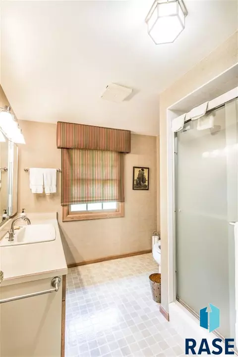 2020 Elizabeth Dr, Sioux Falls, SD 57103 photo 23