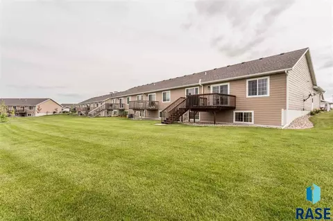 1011 N Crestfield Pl, Sioux Falls, SD 57107 photo 7