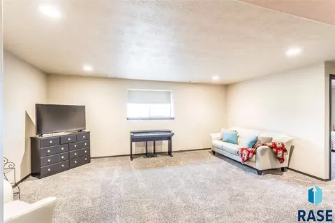 1011 N Crestfield Pl, Sioux Falls, SD 57107 photo 21