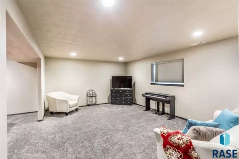 1011 N Crestfield Pl, Sioux Falls, SD 57107 photo 24