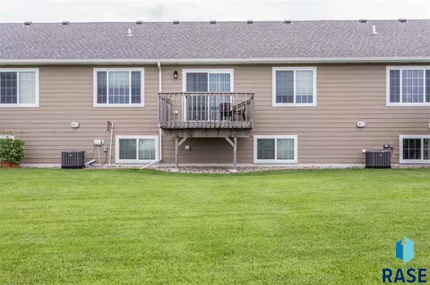 1011 N Crestfield Pl, Sioux Falls, SD 57107 photo 6