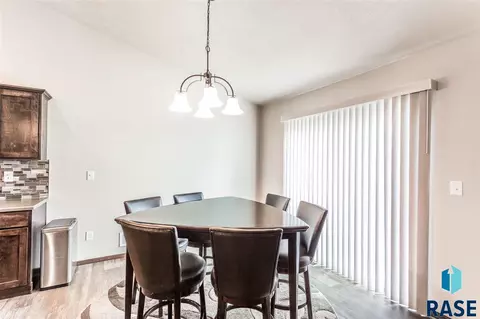 1011 N Crestfield Pl, Sioux Falls, SD 57107 photo 14