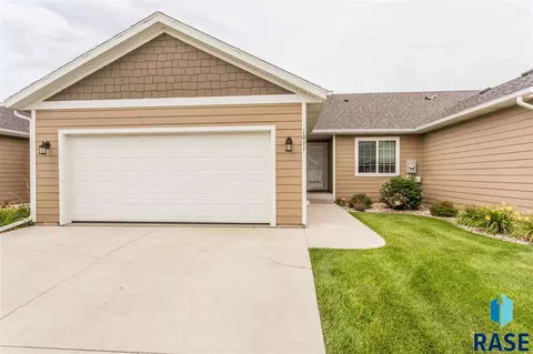 1011 N Crestfield Pl, Sioux Falls, SD 57107 photo 2