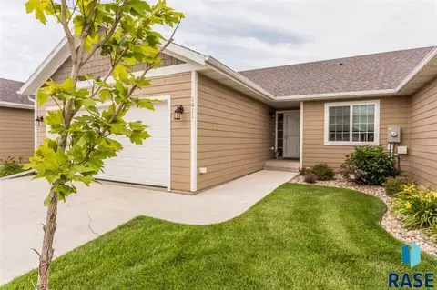 1011 N Crestfield Pl, Sioux Falls, SD 57107 photo 3