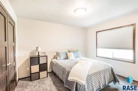 1011 N Crestfield Pl, Sioux Falls, SD 57107 photo 16
