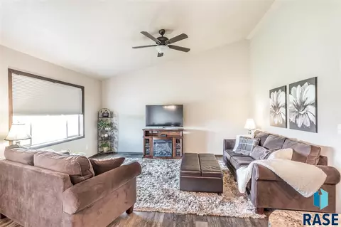 1011 N Crestfield Pl, Sioux Falls, SD 57107 photo 12