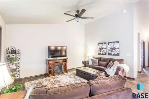 1011 N Crestfield Pl, Sioux Falls, SD 57107 photo 13