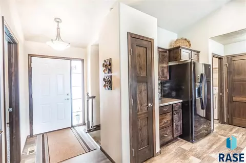 1011 N Crestfield Pl, Sioux Falls, SD 57107 photo 8