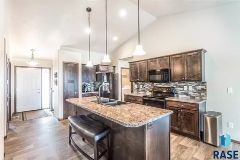 1011 N Crestfield Pl, Sioux Falls, SD 57107 photo 10