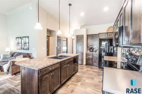 1011 N Crestfield Pl, Sioux Falls, SD 57107 photo 11