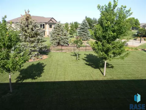 6233 S Tomar Rd, Sioux Falls, SD 57108 photo 4