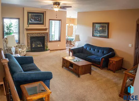 6233 S Tomar Rd, Sioux Falls, SD 57108 photo 5