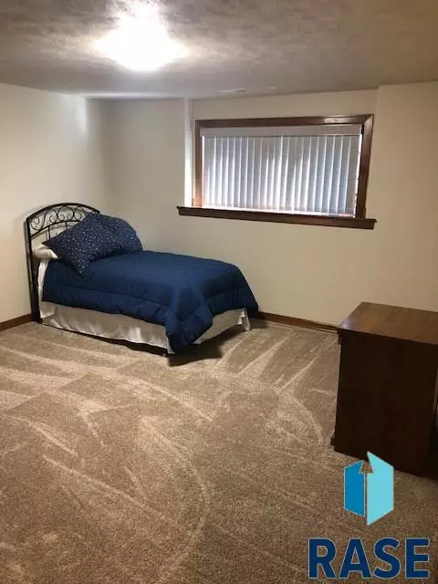 720 E Shadow Creek Ln, Sioux Falls, SD 57108 photo 10