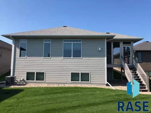 720 E Shadow Creek Ln, Sioux Falls, SD 57108 photo 3