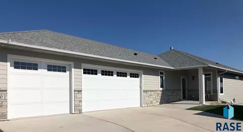 720 E Shadow Creek Ln, Sioux Falls, SD 57108 photo 1