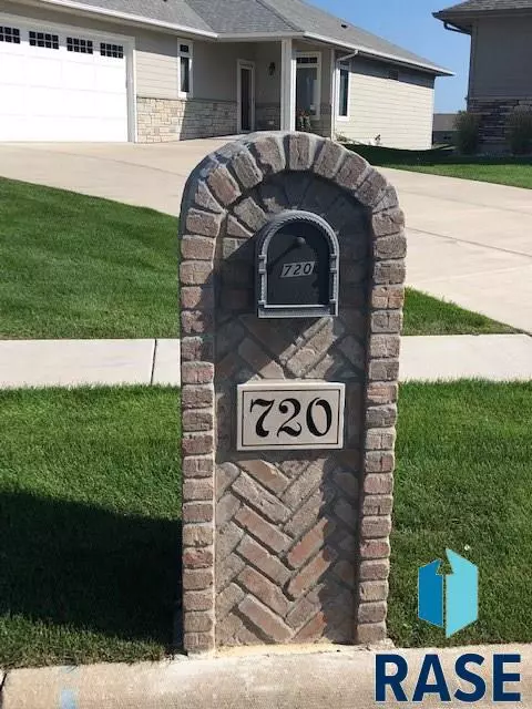 720 E Shadow Creek Ln, Sioux Falls, SD 57108 photo 25