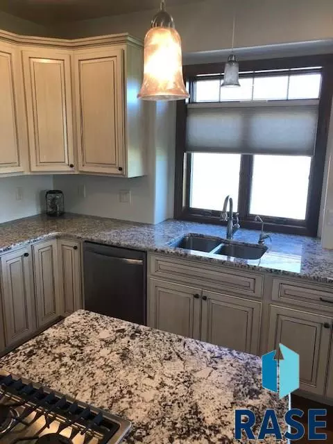720 E Shadow Creek Ln, Sioux Falls, SD 57108 photo 7