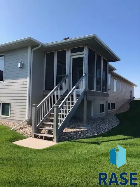 720 E Shadow Creek Ln, Sioux Falls, SD 57108 photo 4