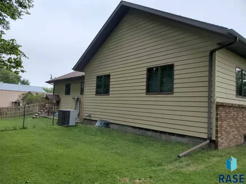 23766 Sd Hwy 19, Madison, SD 57042 photo 3