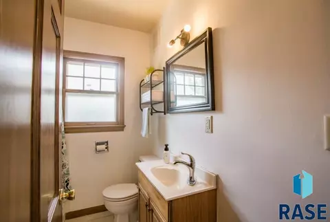 Undisclosed, Sioux Falls, SD 57103 photo 11