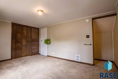 Undisclosed, Sioux Falls, SD 57103 photo 18