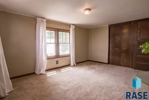 Undisclosed, Sioux Falls, SD 57103 photo 17