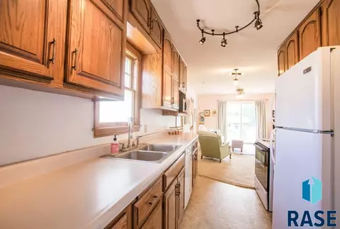Undisclosed, Sioux Falls, SD 57103 photo 12