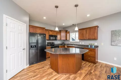 1304 W Creekside Dr, Brandon, SD 57005 photo 8