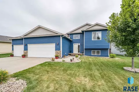 1304 W Creekside Dr, Brandon, SD 57005 photo 1