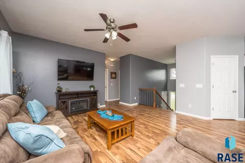 1304 W Creekside Dr, Brandon, SD 57005 photo 4