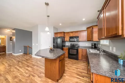 1304 W Creekside Dr, Brandon, SD 57005 photo 7