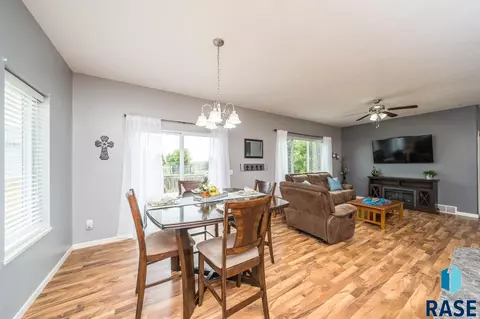 1304 W Creekside Dr, Brandon, SD 57005 photo 10