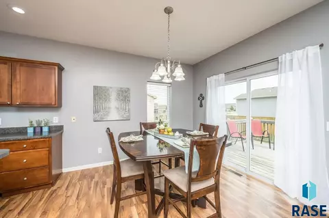 1304 W Creekside Dr, Brandon, SD 57005 photo 9
