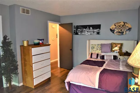 1509 E 56th St, Sioux Falls, SD 57103 photo 9