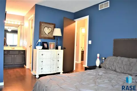 1509 E 56th St, Sioux Falls, SD 57103 photo 8