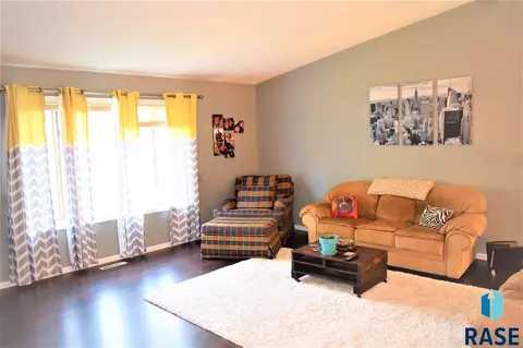 1509 E 56th St, Sioux Falls, SD 57103 photo 5
