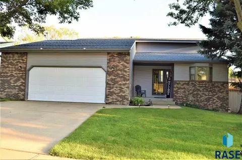 1509 E 56th St, Sioux Falls, SD 57103 photo 1