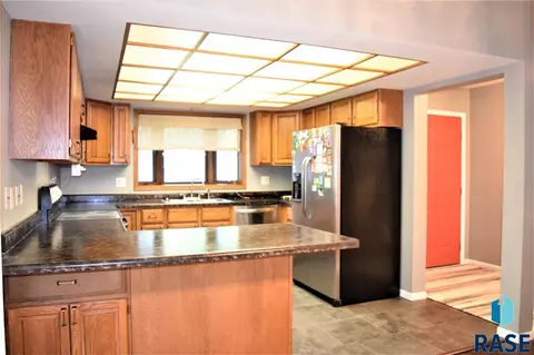 1509 E 56th St, Sioux Falls, SD 57103 photo 2