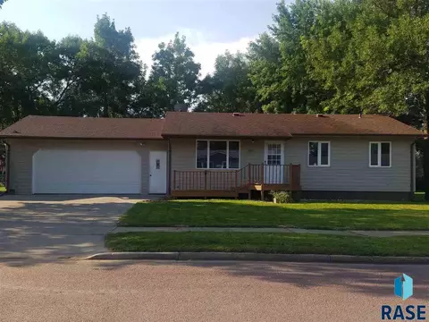 409 E Drake Ave, Salem, SD 57058 photo 1
