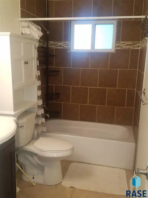 409 E Drake Ave, Salem, SD 57058 photo 12
